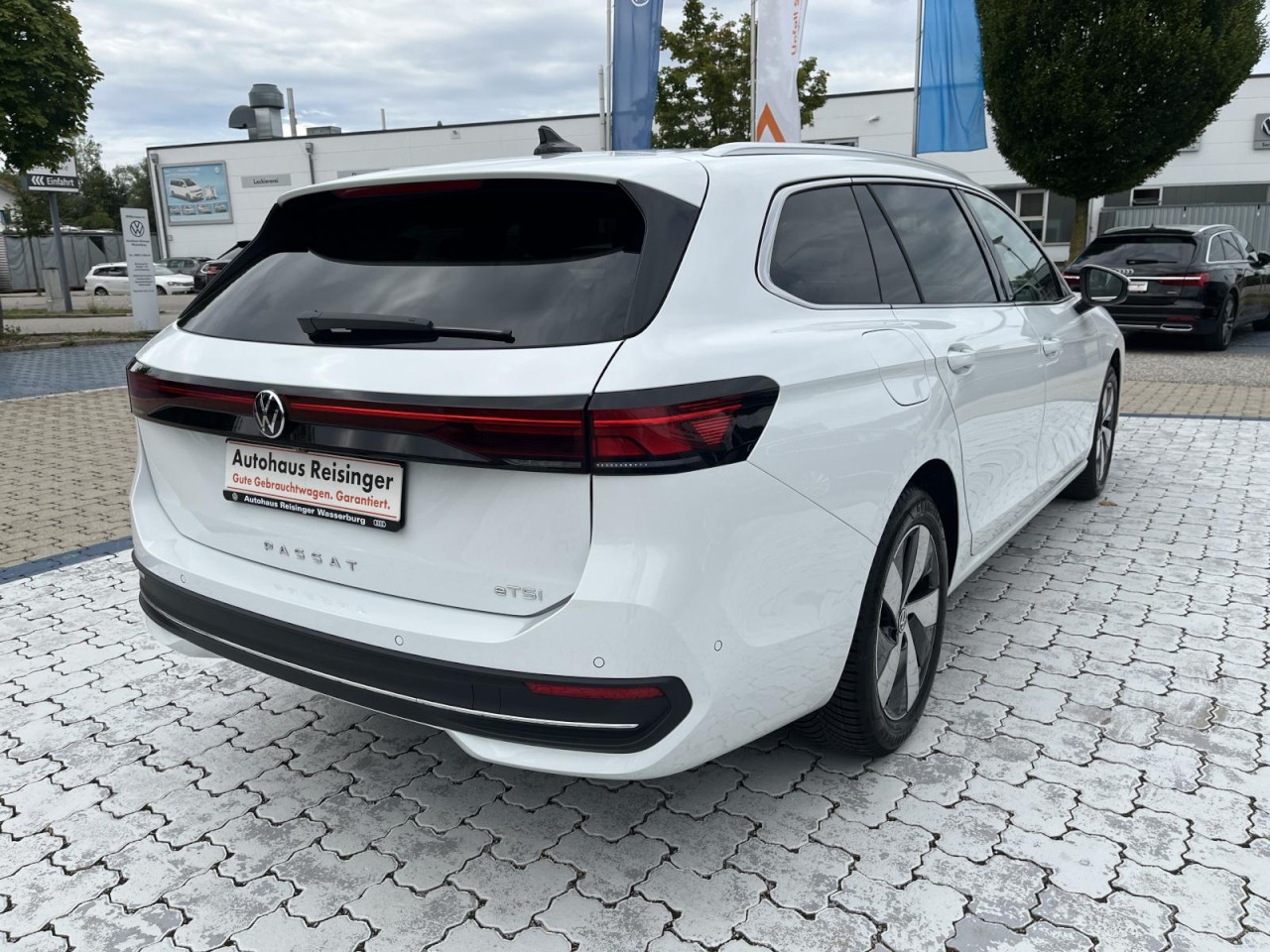 Passat Variant Business 1.5 eTSI DSG (Navi+LED+AHK+ACC)