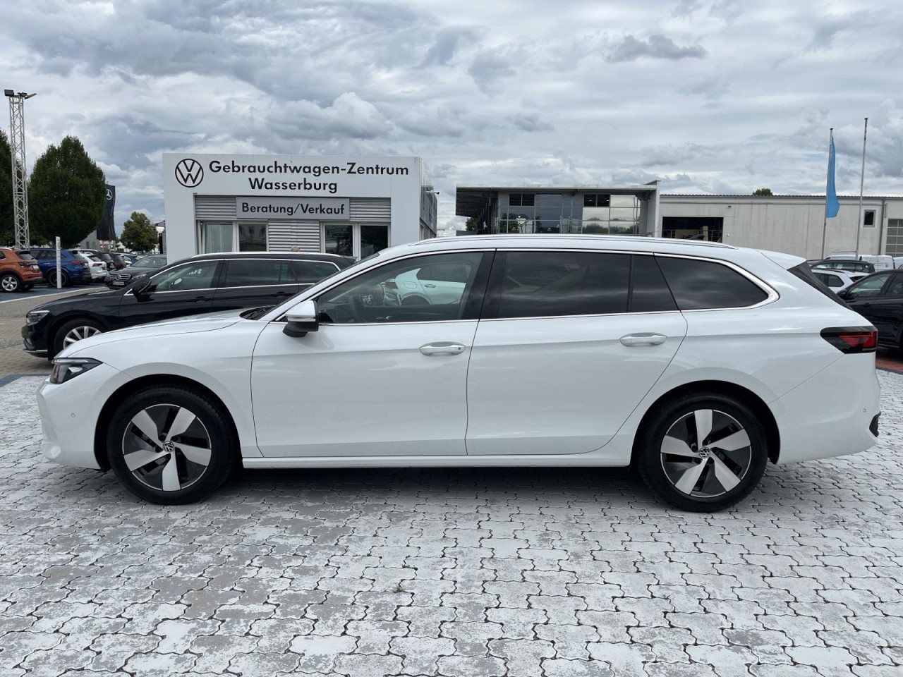 Passat Variant Business 1.5 eTSI DSG (Navi+LED+AHK+ACC)