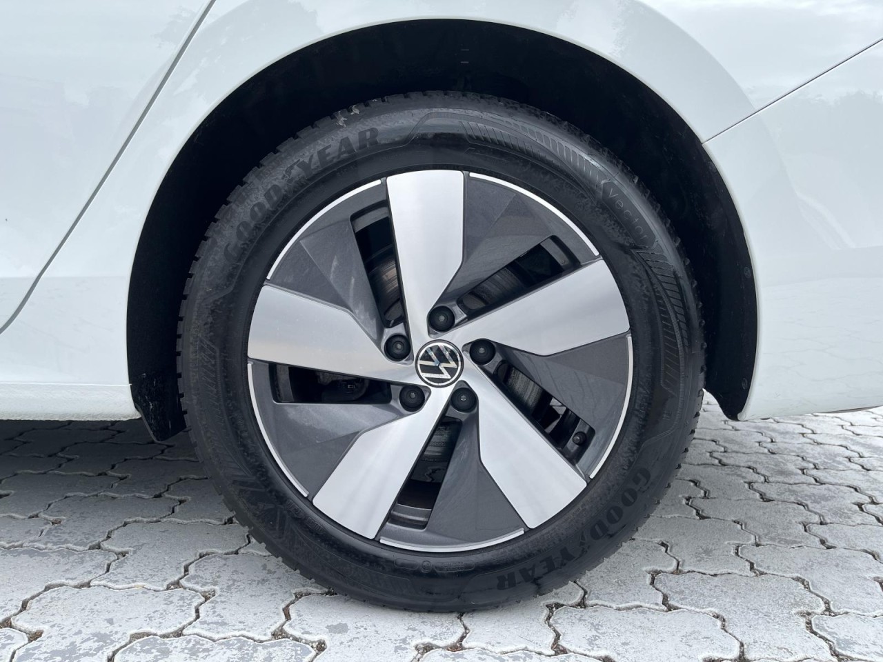 Passat Variant Business 1.5 eTSI DSG (Navi+LED+AHK+ACC)