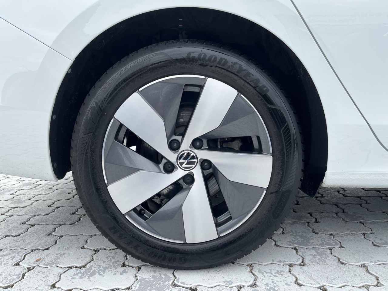 Passat Variant Business 1.5 eTSI DSG (Navi+LED+AHK+ACC)