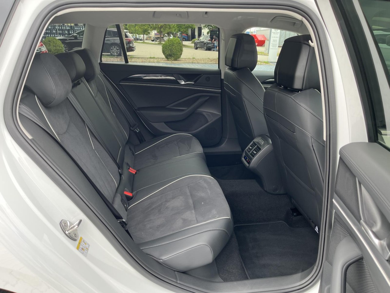 Passat Variant Business 1.5 eTSI DSG (Navi+LED+AHK+ACC)