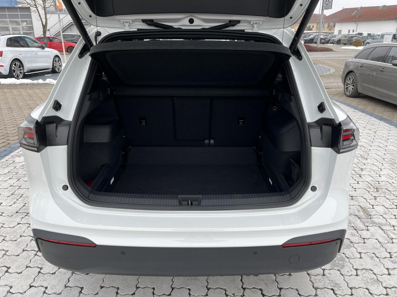 Tiguan 1.5 eTSI Goal DSG (IQLight+NAVI+AHK+Area-RearView+ACC)