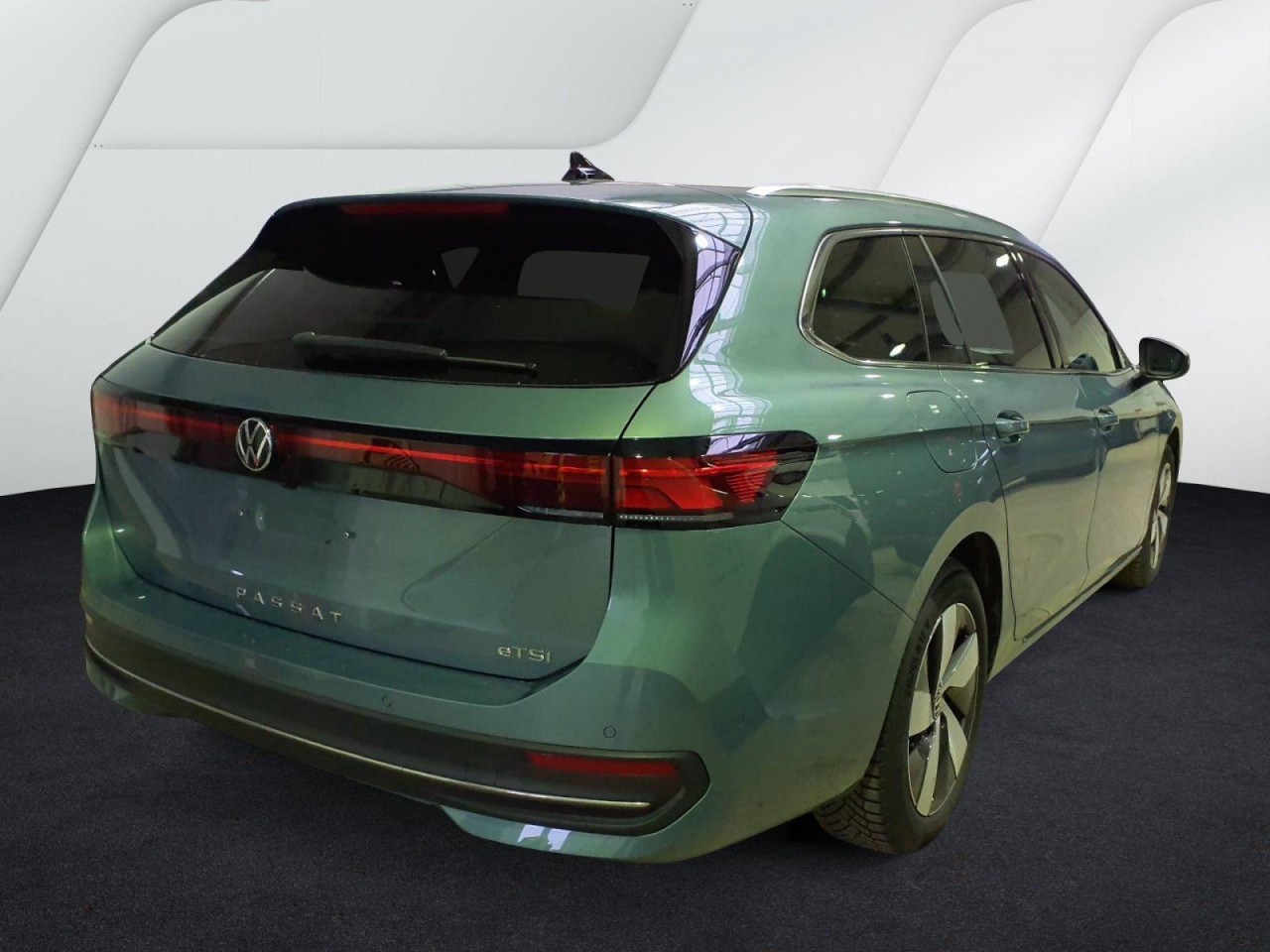 Passat Variant 1.5 eTSI Business DSG (LED+NAVI+APP+AHK+ACC+RearView)