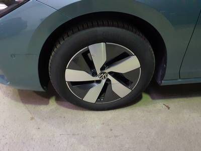 Passat Variant 1.5 eTSI Business DSG (LED+NAVI+APP+AHK+ACC+RearView)