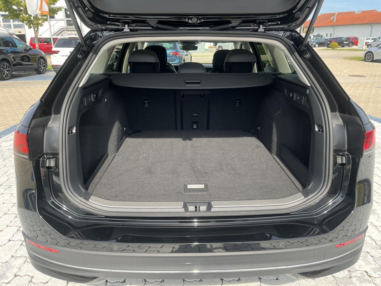 Passat Variant 2.0 TDI Business DSG (LED,NAVI,APP,AreaView)