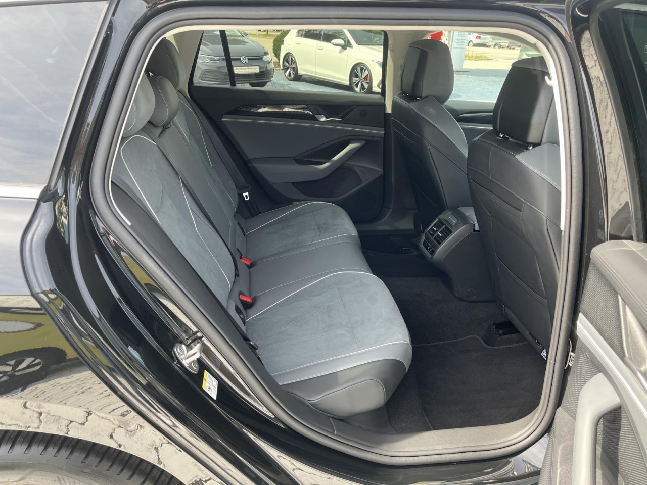 Passat Variant 2.0 TDI Business DSG (LED,NAVI,APP,AreaView)