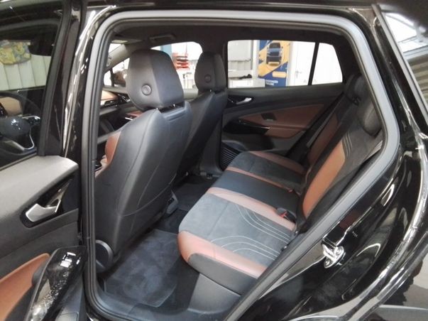 ID.4 Pro (IQLight+AHK+NAVI+APP+RearView+SH)