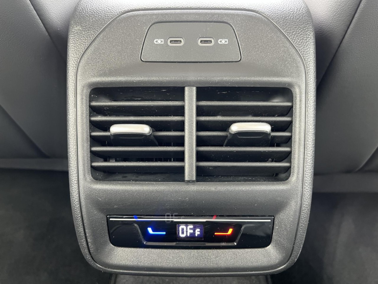 Passat Variant 1.5 eTSI Business DSG (LED+NAVI+APP+AHK+RearView)