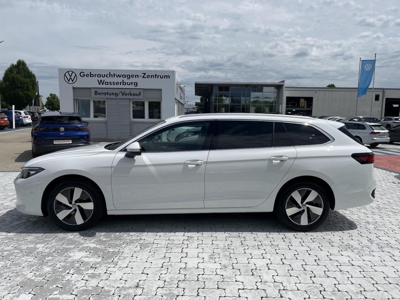 Passat Variant 1.5 eTSI Business DSG (LED+NAVI+APP+AHK+RearView)