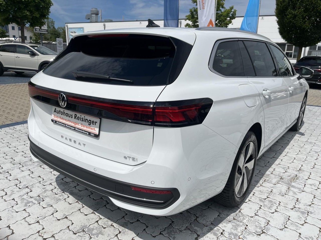 Passat Variant 1.5 eTSI Business DSG (LED+NAVI+APP+AHK+RearView)
