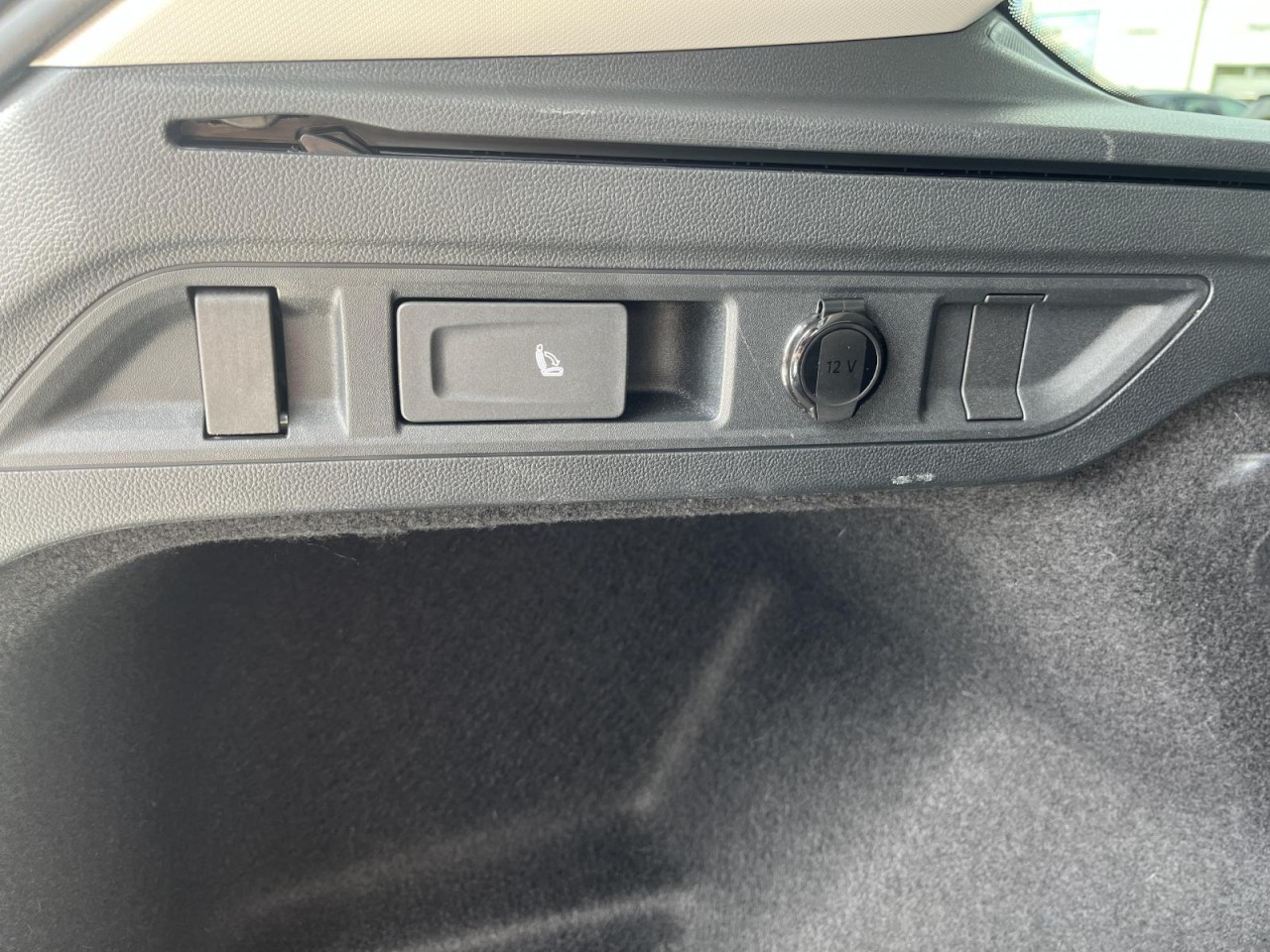 Passat Variant 1.5 eTSI Business DSG (LED+NAVI+APP+AHK+RearView)