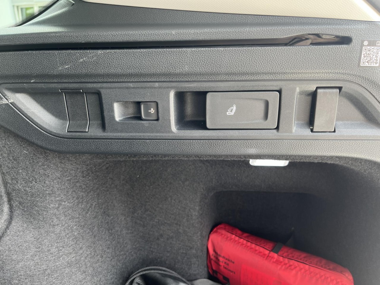 Passat Variant 1.5 eTSI Business DSG (LED+NAVI+APP+AHK+RearView)