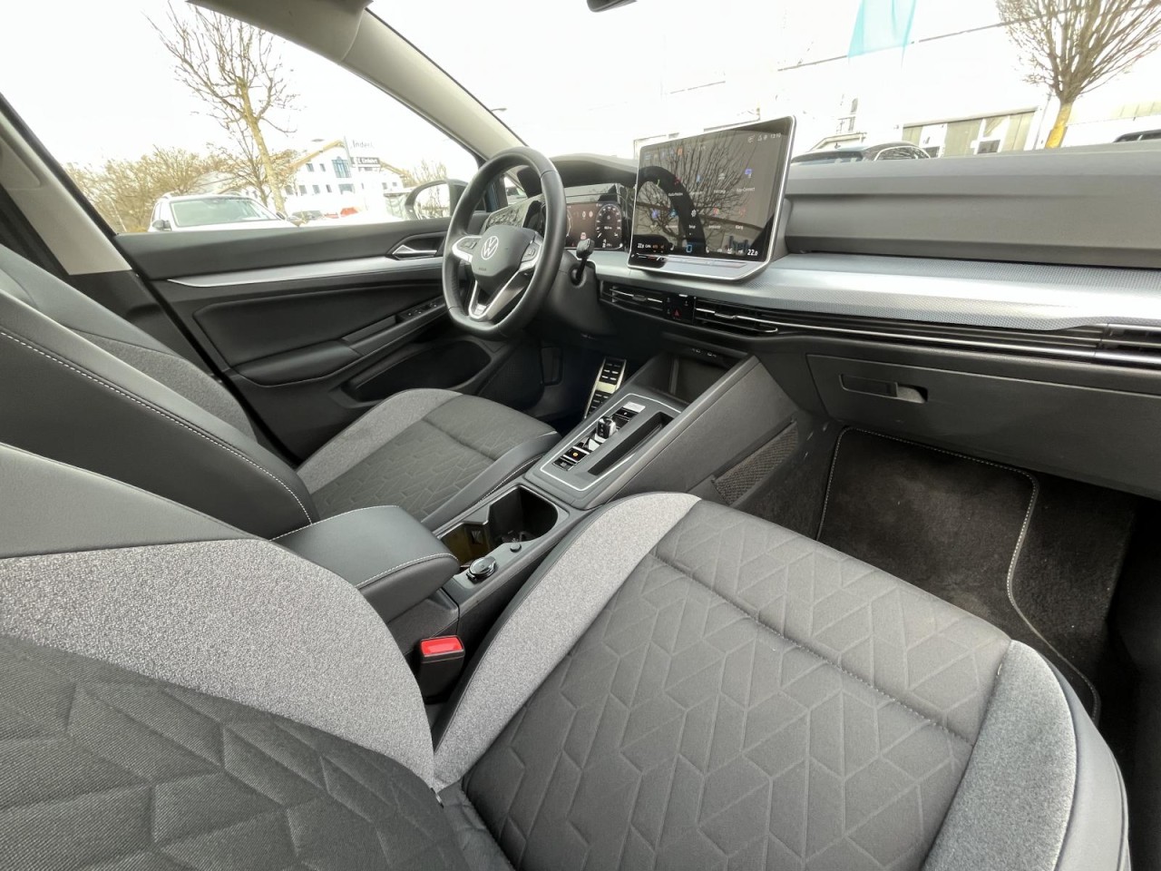 Golf VIII 1.5 eTSI Goal DSG (NAVI+LED+APP+ACC+RearView)