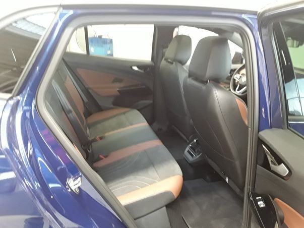 ID.4 Pro (IQLight+APP+NAVI+RearView+Panor.+HarmanKadon)