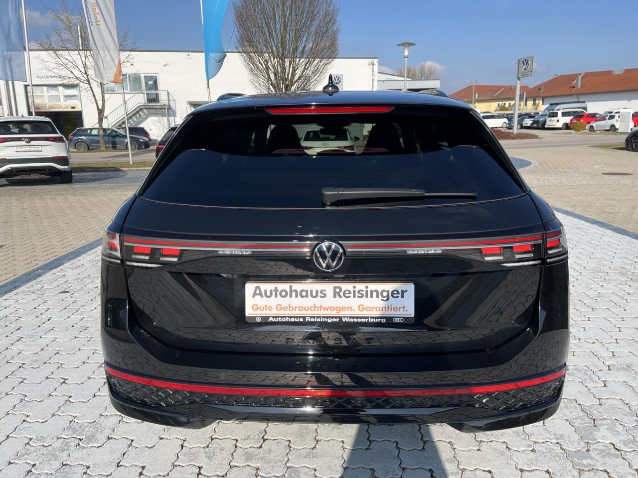 Passat Variant 2.0 TDI R-Line DSG (NAVI+IQLight+AHK+Panorama+Standh.+HeadUp)