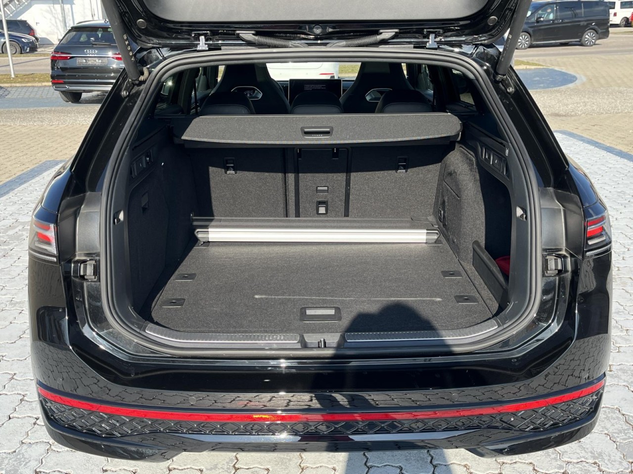 Passat Variant 2.0 TDI R-Line DSG (NAVI+IQLight+AHK+Panorama+Standh.+HeadUp)