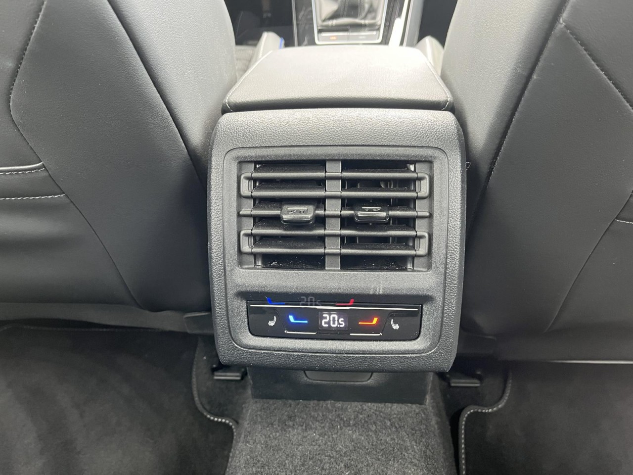Golf VIII 1.5 TSI R-Line (HeadUp+Standh.+AHK+Panor.)