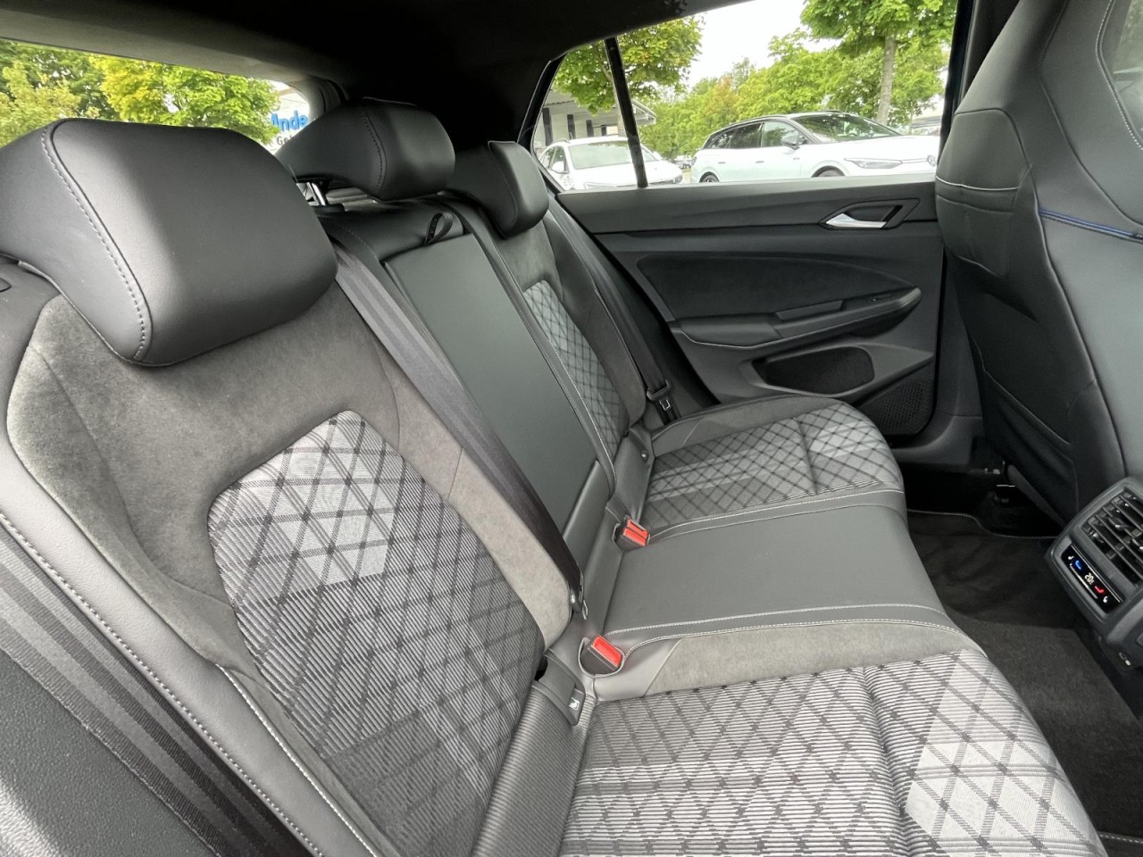 Golf VIII 1.5 TSI R-Line (HeadUp+Standh.+AHK+Panor.)