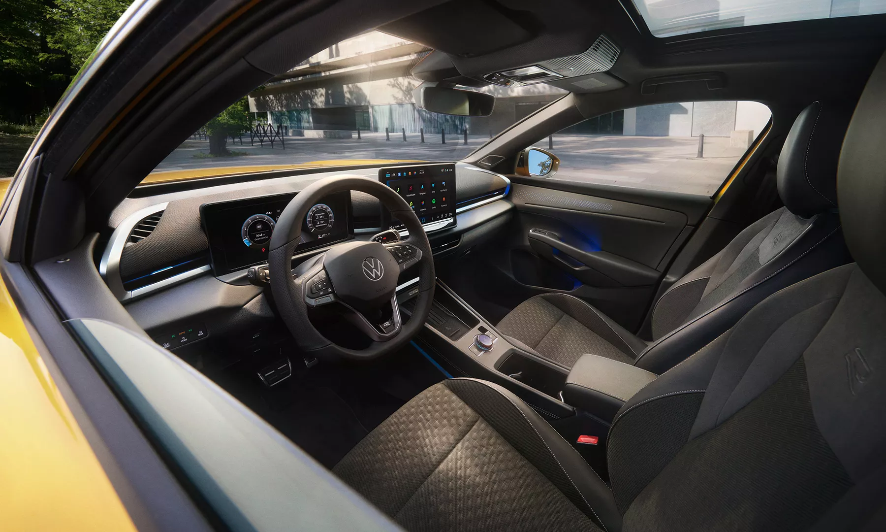 TC1283_T-Roc_view_from_outside_through_driver_window VW T-Roc Innenraum